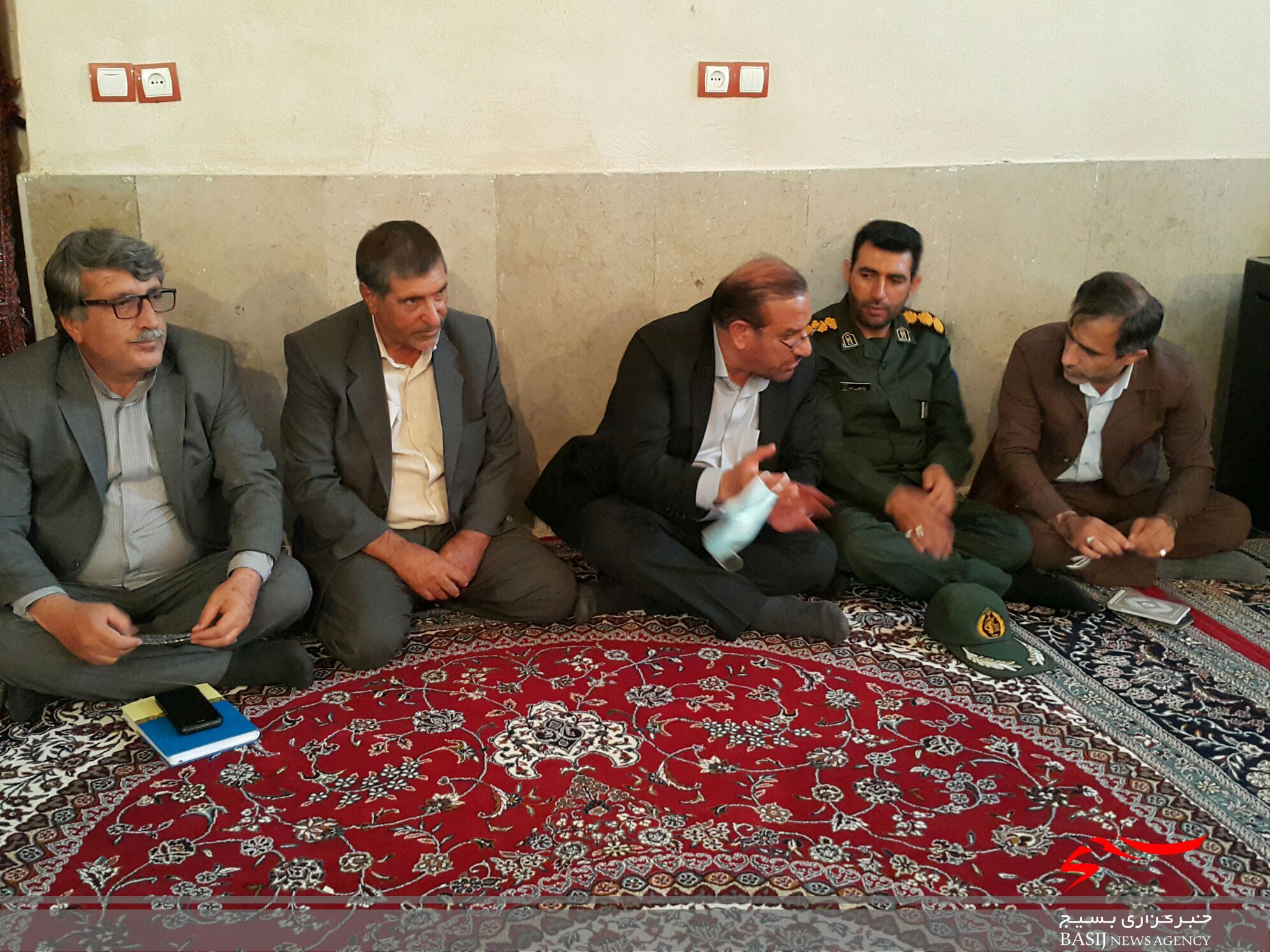میز خدمت جهادی ناحیه مقاومت بسیج یاسوج در چنارستان وسطی و علیا و پیگیری مشکلات مردم / واکنش روشنفکر به برگشت خوردن اعتبارات استان/ روشنفکر چه کسانی را به خدا واگذار کرد؟