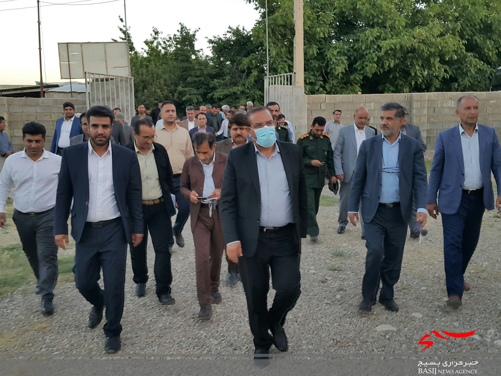 میز خدمت جهادی ناحیه مقاومت بسیج یاسوج در چنارستان وسطی و علیا و پیگیری مشکلات مردم / واکنش روشنفکر به برگشت خوردن اعتبارات استان/ روشنفکر چه کسانی را به خدا واگذار کرد؟