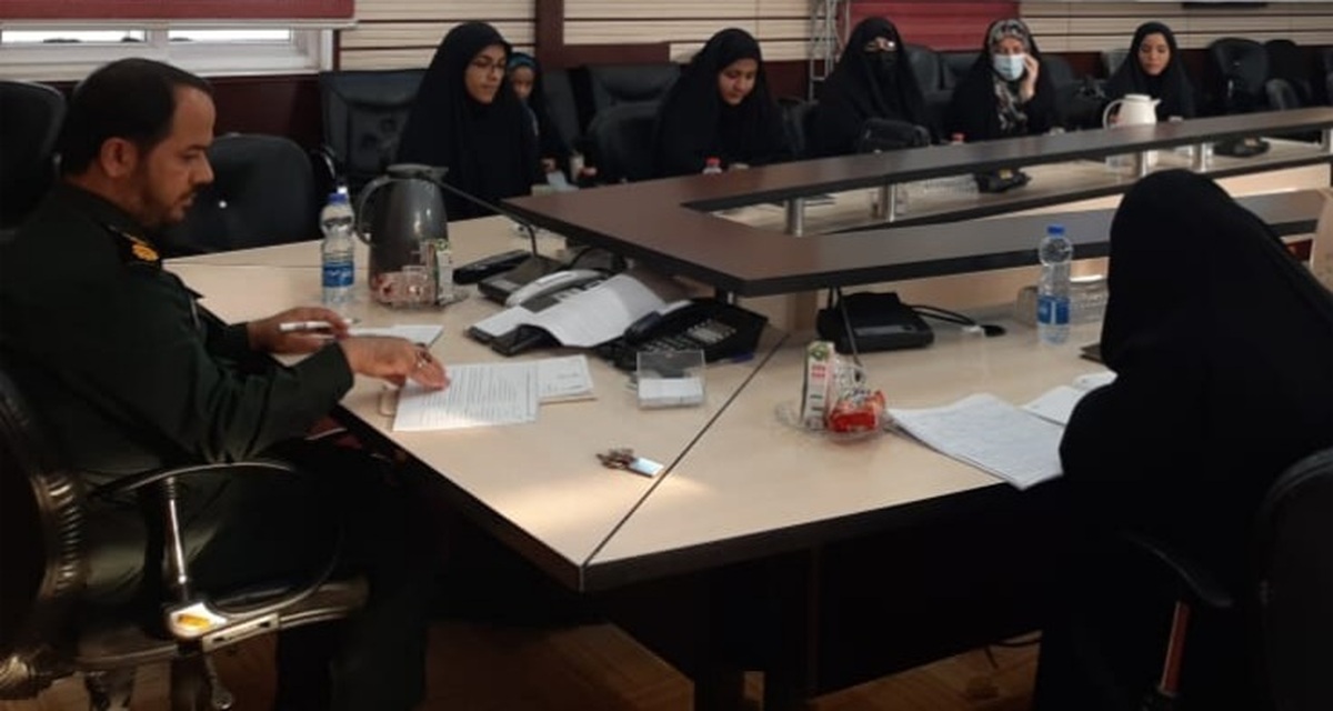 نشست فرمانده سپاه شهرستان عسلویه با فرماندهان پایگاههای بسیج خواهران