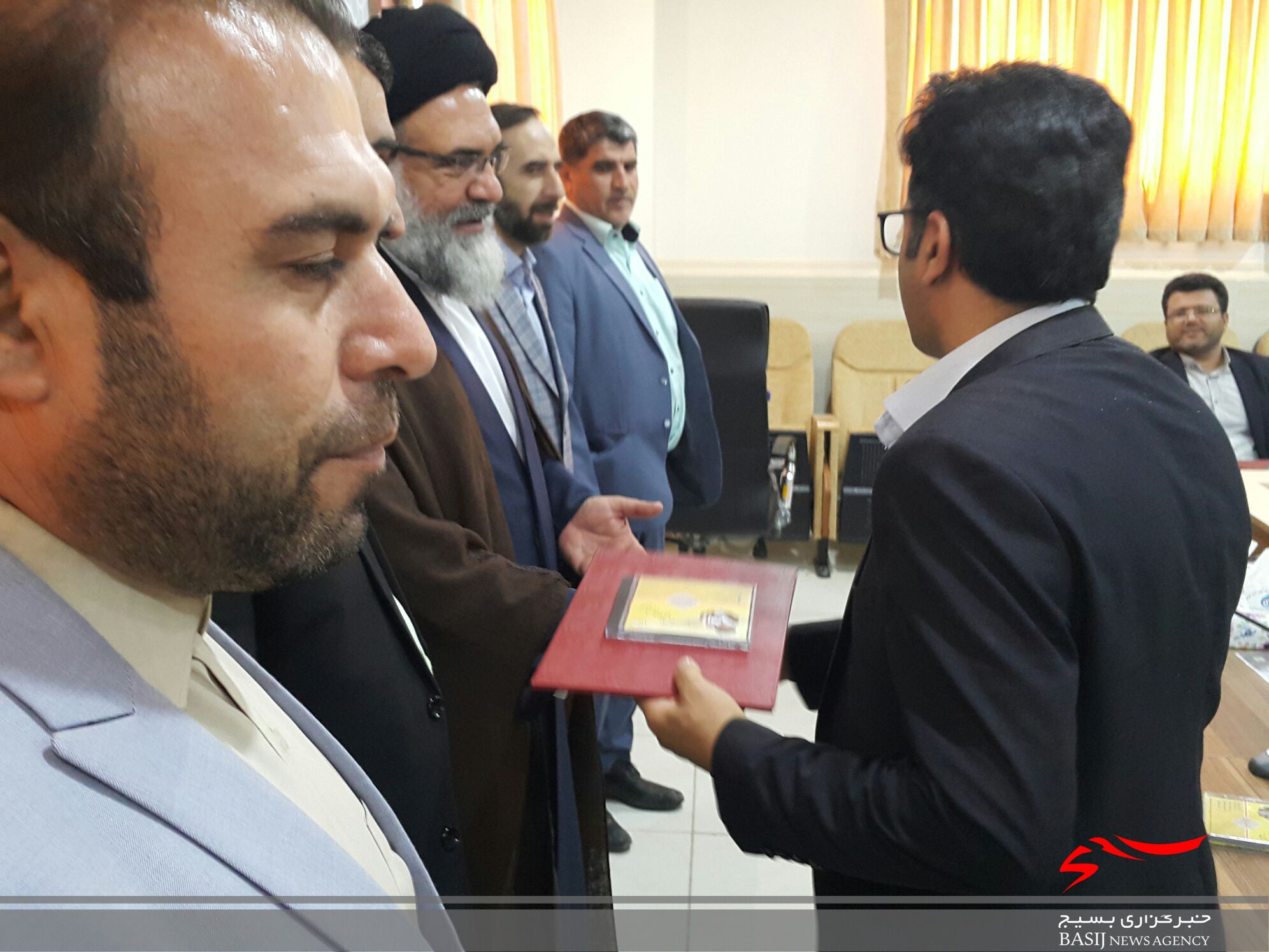 دیدار اساتید بسیجی کهگیلویه و بویراحمد با نماینده ولی&zwnj;فقیه/ آیت&zwnj;الله حسینی؛ اساتید به بیان جهاد تبیین بپردازند + (تصاویر )