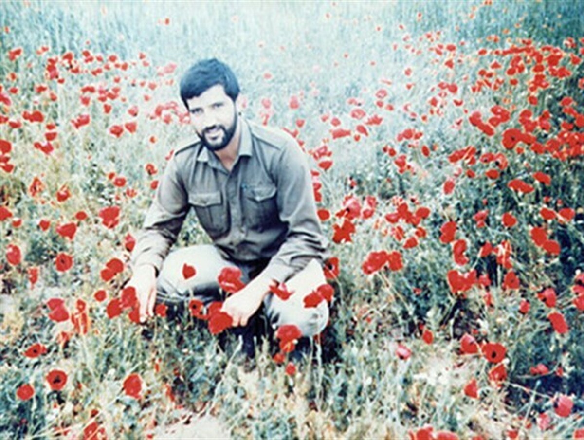 به مناسبت سی و پنجمین سالگرد شهادت سردارمنصور عابدی..
همسر شهید منصور عابدی: « زندگی مشترکمان را با عشق آغاز کردیم»/ می گفت: برای رفتن به جبهه از پیچ کوچه که رد میشم دیگه به هیچ چیز فکر نمی کنم.»