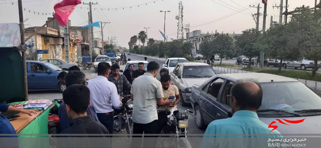 توزیع شربت و شیرینی به مناسبت فرارسیدن عید غدیر در موکب غدیر شهرستان فاریاب توسط هیئت منتظران مهدی (عج) با همکاری مردم و پاسداران و بسیجیان شهرستان