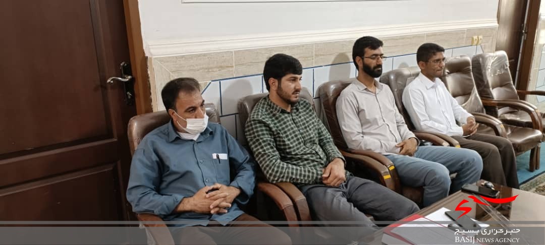 دیدار مسئولین و جمعی از پاسداران ناحیه بسیج شهرستان فاریاب از رئیس و اعضای شورای نگهبان به مناسبت سالروز تاسیس شورای نگهبان و همچنین در پایان غبارروبی مزار شهدای گمنام با حضور اعضای شورای نگهبان ؛پاسداران و مسئولین شهرستان