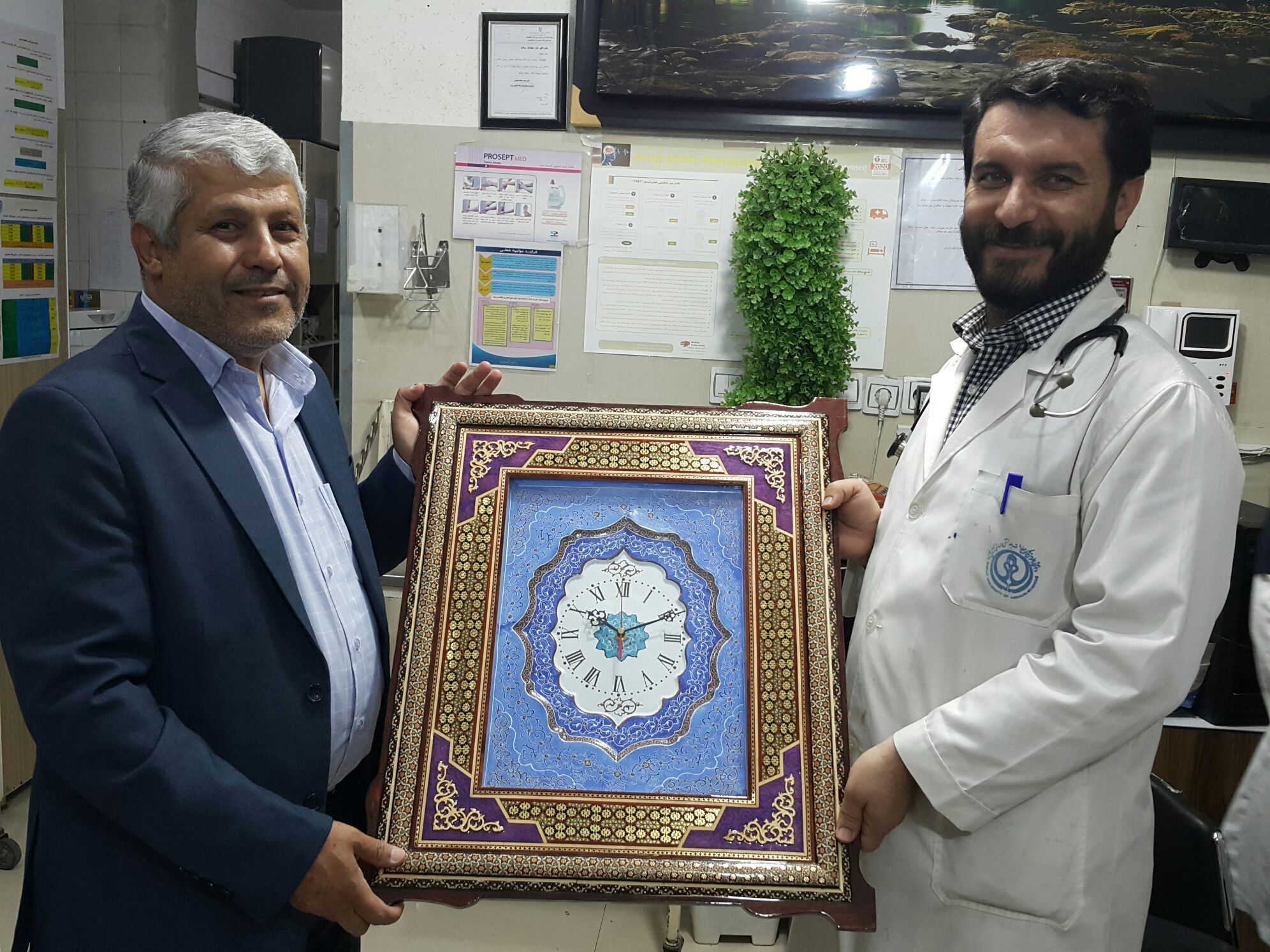 تجلیل مجمع خیرین سلامت کهگیلویه و بویراحمد از پزشک جهادگر حوزه سلامت
