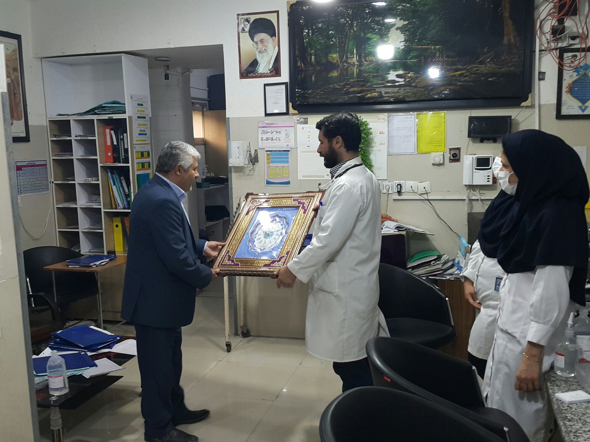 تجلیل مجمع خیرین سلامت کهگیلویه و بویراحمد از پزشک جهادگر حوزه سلامت