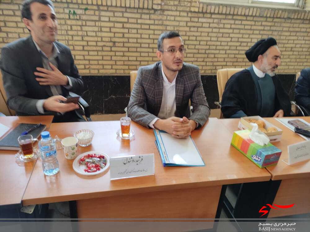 برگزاری میز خدمت دستگاه قضایی استان کهگیلویه و بویراحمد در مصلی نماز جمعه یاسوج