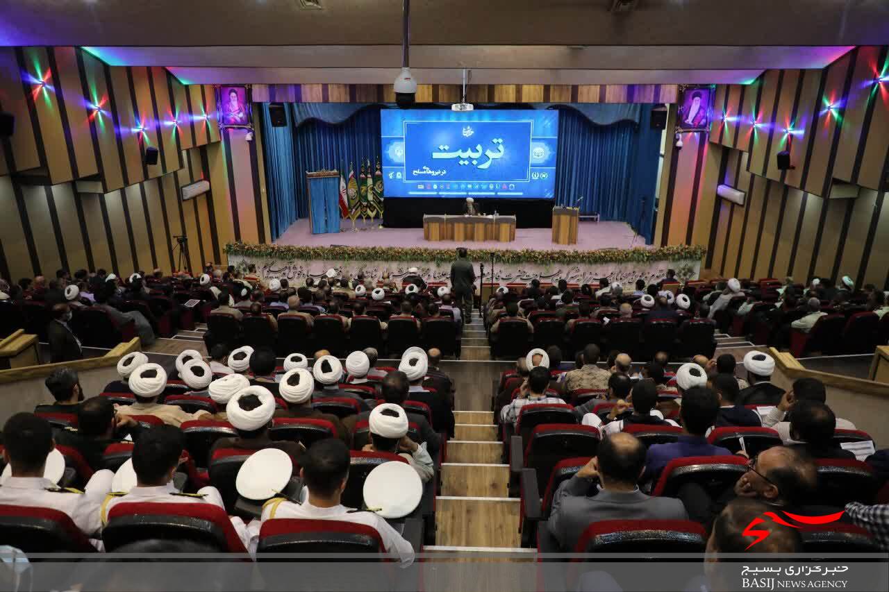 رونمایی از ۲۱ کتاب در حوزه «تربیت در نیروهای مسلح» با حضور سرلشکر باقری