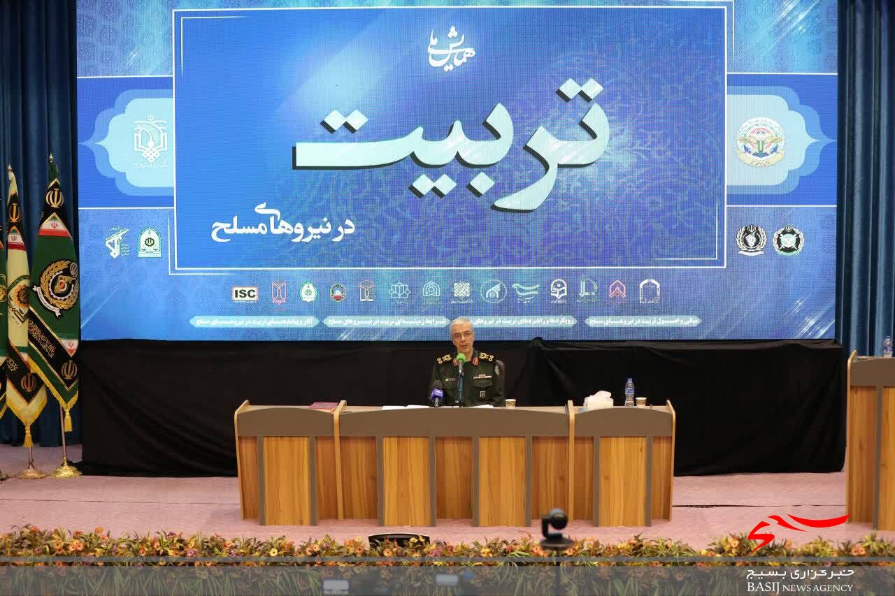 رونمایی از ۲۱ کتاب در حوزه «تربیت در نیروهای مسلح» با حضور سرلشکر باقری