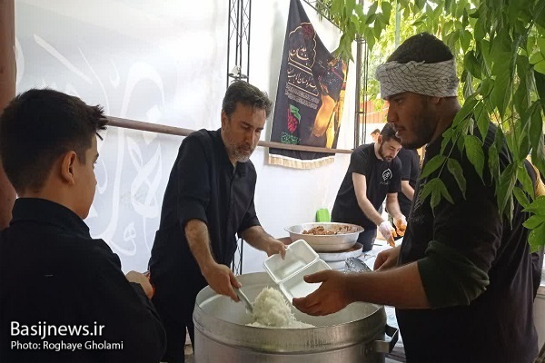 نذرواره ۷۲ خوان احسان حسینی تبلور عینی فرهنگ دفاع مقدس است نذرواره ۷۲ خوان احسان حسینی تبلور عینی فرهنگ دفاع مقدس است