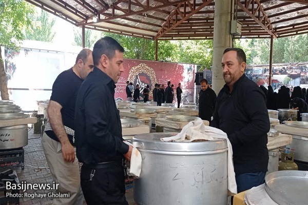 نذرواره ۷۲ خوان احسان حسینی تبلور عینی فرهنگ دفاع مقدس است نذرواره ۷۲ خوان احسان حسینی تبلور عینی فرهنگ دفاع مقدس است