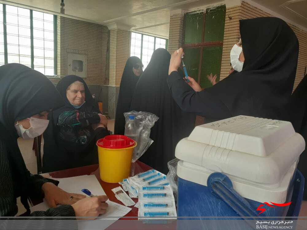 برپایی میز خدمت پزشکی و ایستگاه سلامت و واکسیناسیون در شهرستان کهگیلویه