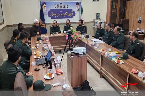 سپاه مسولیت سنگین حراست از انقلاب اسلامی بر عهده دارد