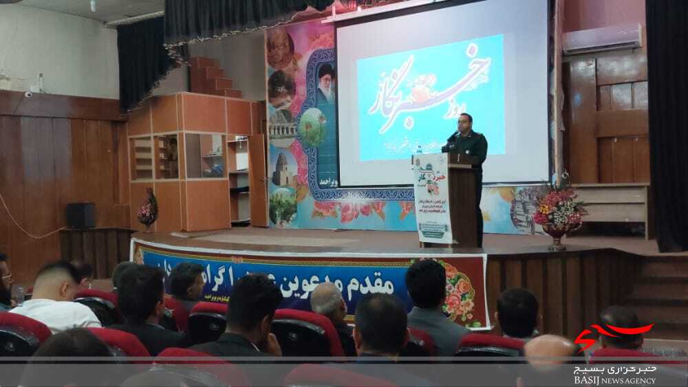 تجلیل آموزش و پرورش از خبرنگاران و برترین های کنکور/ عزت خواه: قلم زدن&zwnj;ها باید بر اساس واقعیت باشد