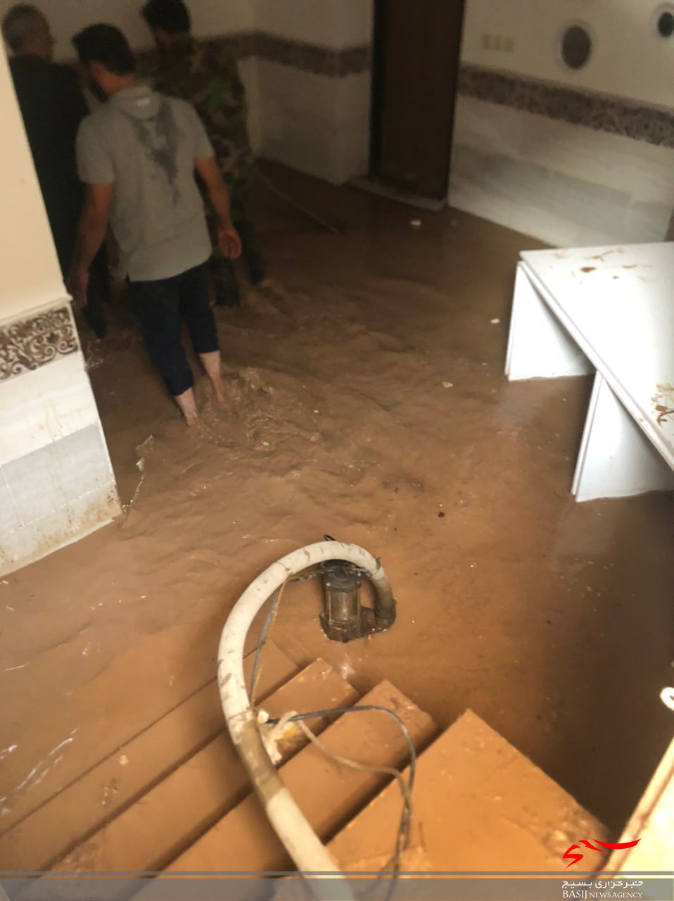 حضور گروه های جهادی کنار سیل زدگان رفسنجان