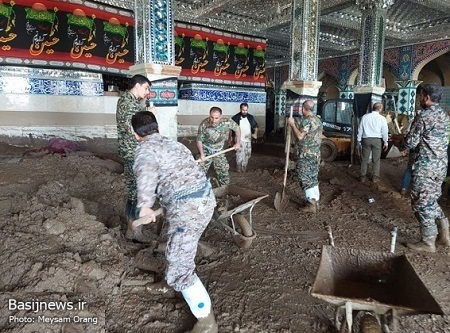 حضور جهادگران بسیجی تهران بزرگ جهت لایروبی و یافتن مفقودین در منطقه امامزاده داوود(ع) تهران