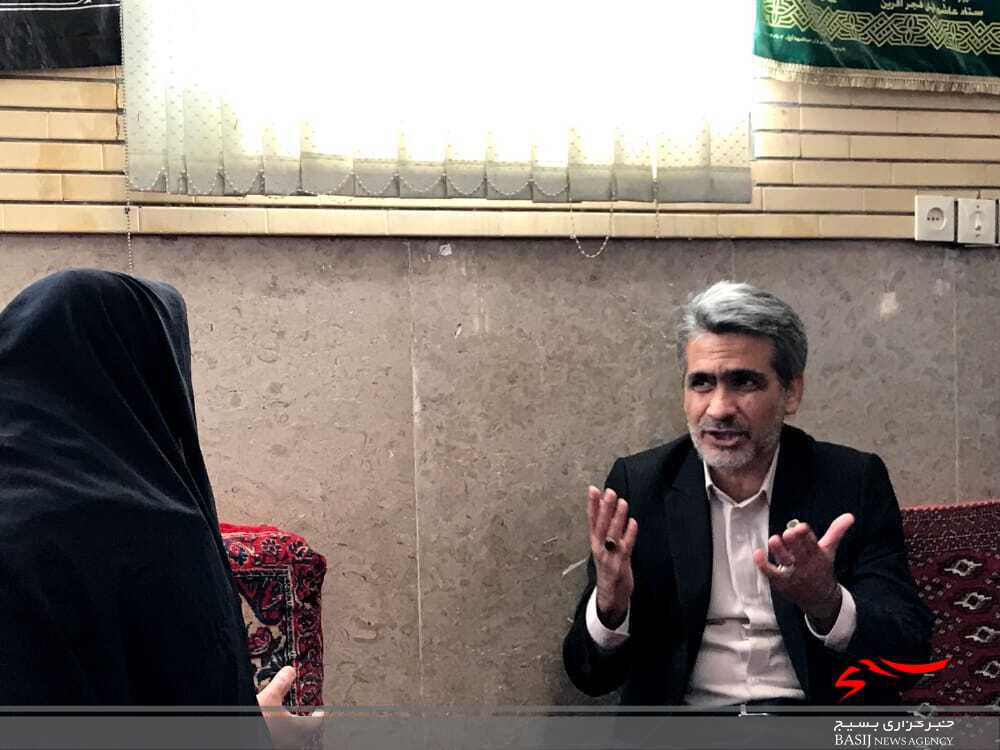 برگزاری میز خدمت سازمان بسیج حقوقدانان سپاه فتح در روستای سروک