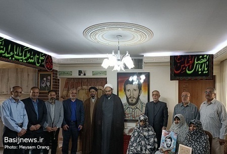 سومین دیدار با حضور جمعی از اساتید، قاریان و مدیران قرآنی با خانواده شهید قرآنی حسن کوهستانی