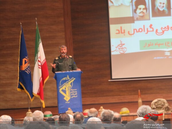 مراسم تجلیل از رزمندگان پیشکسوت در دلوار برگزار شد