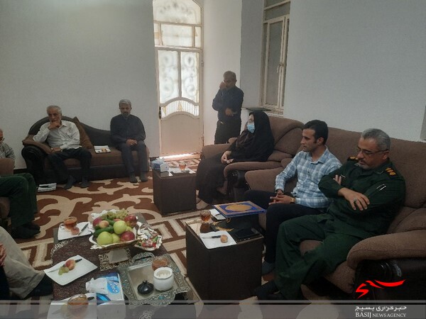 دیدار با خانواده شهید عبدالرحیم منصوری در دلوار دیدار با خانواده شهید عبدالرحیم منصوری در دلوار
