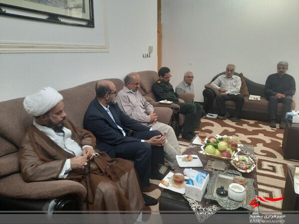 دیدار با خانواده شهید عبدالرحیم منصوری در دلوار دیدار با خانواده شهید عبدالرحیم منصوری در دلوار