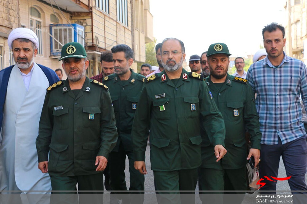 حضور فرمانده سپاه قم در منزل شهید بسیجی مدافع امنیت