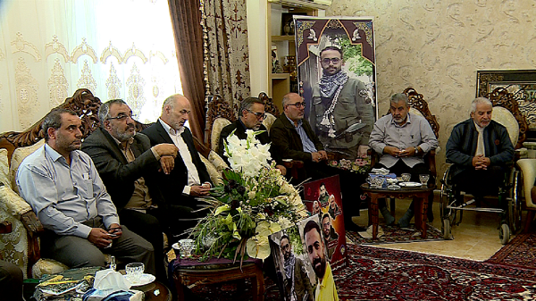 دیدار جمعی از ایثارگران با خانواده شهید مدافع امنیت در تبریز دیدار جمعی از ایثارگران با خانواده شهید مدافع امنیت در تبریز