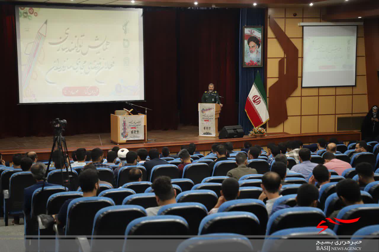 انتشار حقایق و واقعیت‌ها راه مقابله با سیاه نمایی دشمن در فضای مجازی است