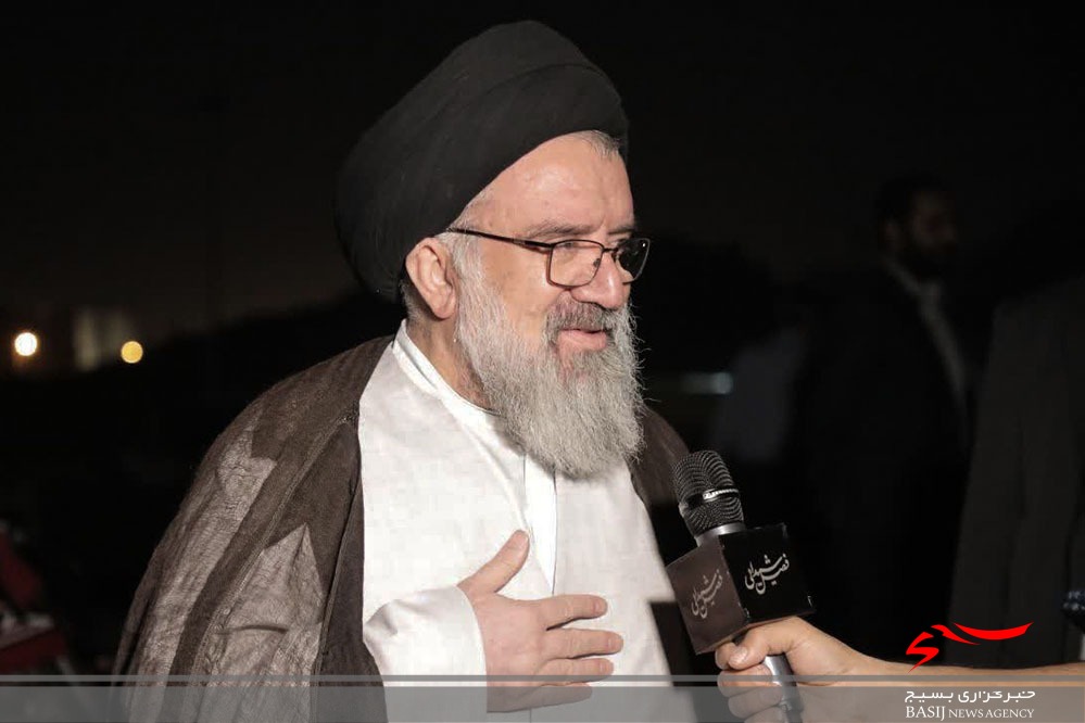 حجاب باید با زبان هنر ترویج شود