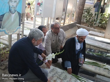 مزار شهدای روحانی در بهشت زهرای تهران عطرافشانی شد