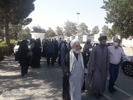مزار شهدای روحانی در بهشت زهرای تهران عطرافشانی شد