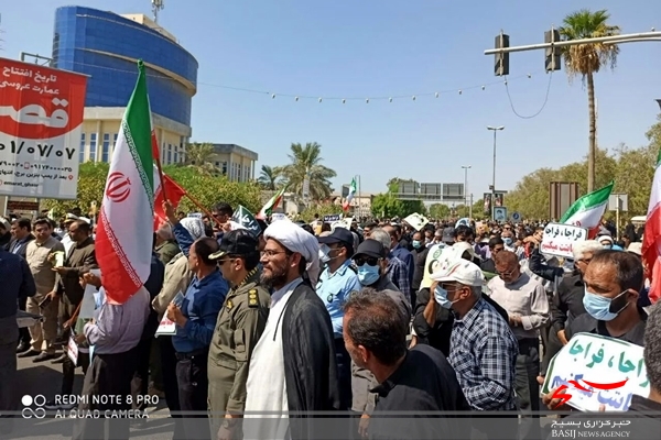 یک قدم از انقلاب عقب نخواهیم کشید/ راهپیمایی مردم بوشهر در محکومیت اهانت به مقدسات