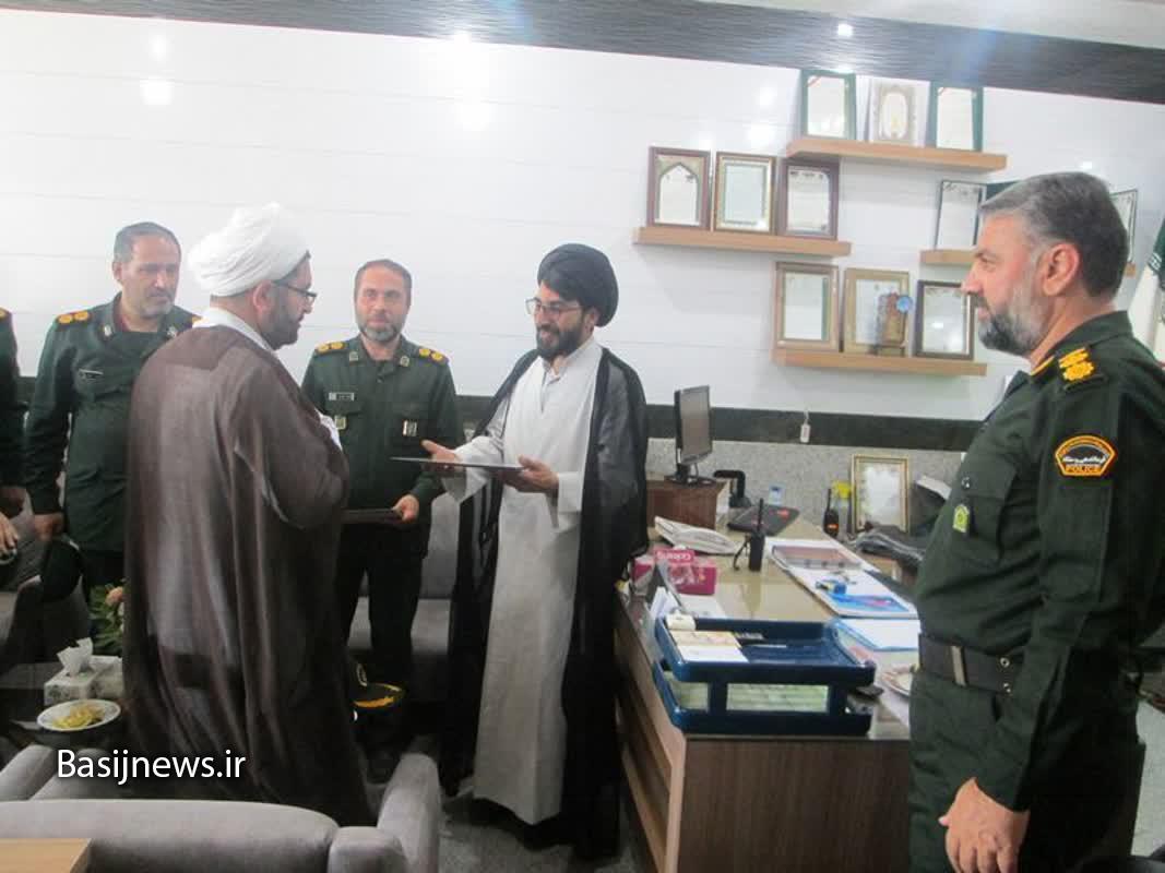 دیدار کارکنان سپاه با فرماندهی انتظامی خمینی شهر دیدار کارکنان سپاه با فرماندهی انتظامی خمینی شهر