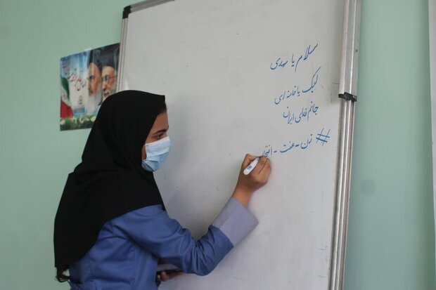 پویش «من فرزند انقلابم» در مدارس شهرستان دیر برگزار می‌شود