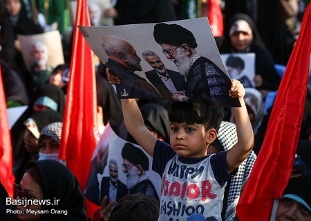 اجتماع مردمی بزرگداشت «حبیب حرم، سرلشکر شهید حسین همدانی» در میدان امام حسین برگزار شد