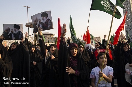 اجتماع مردمی بزرگداشت «حبیب حرم، سرلشکر شهید حسین همدانی» در میدان امام حسین برگزار شد