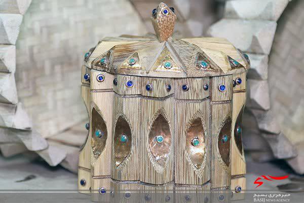 حمایت‌های بسیج سازندگی شهرستان دشتی با هدف کارآفرینی جوانان/ اشتغال‌آفرینی برای ۳۶ نفر توسط کارگاه تولید ظروف چوبی