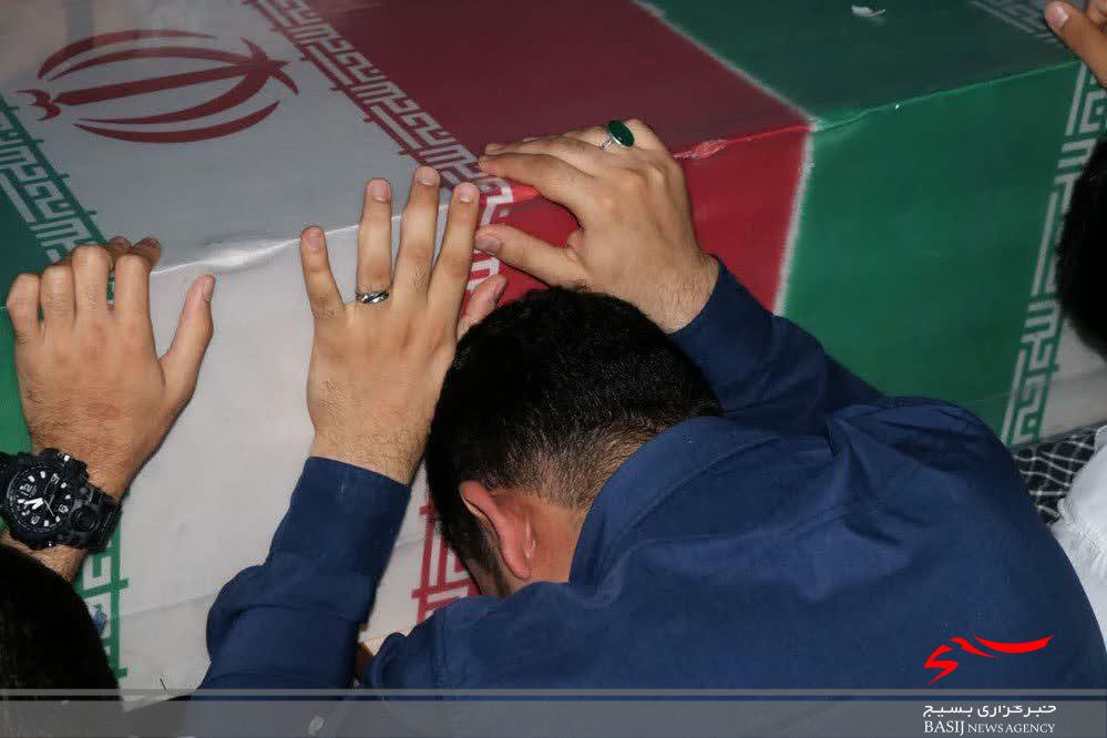 بسیجیان حوزه شهید رجایی به مقام شهید گمنام ادای احترام کردند