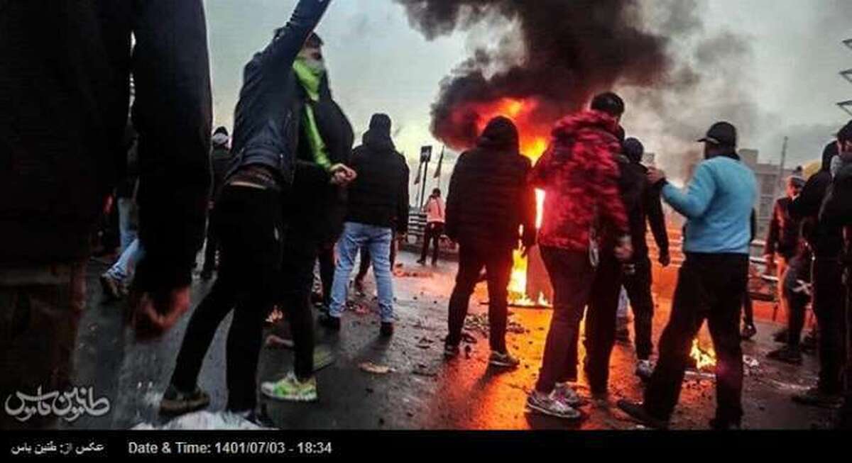 در آستانه هفته دفاع مقدس ؛ دفاع مقدسی دیگر در راه است
توطئه ضد انقلاب به بهانه حقوق زنان علیه اصل نظام