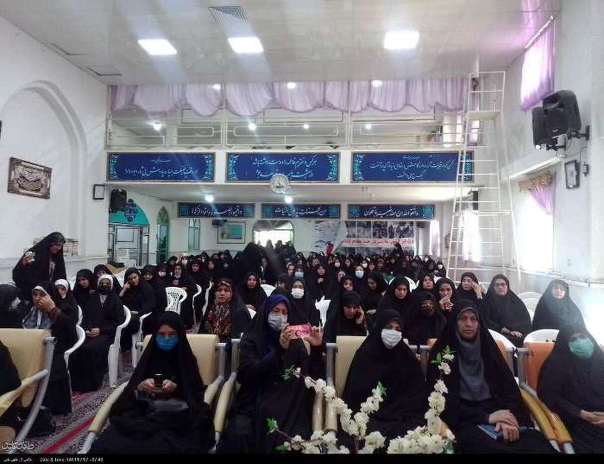 مسئول بسیج جامعه زنان لرستان در همایش زینبی ها
استان لرستان ۴۸۶ شهید زن تقدیم انقلاب اسلامی کرده است/ زنان مسلمان ایرانی، الگوی موفق زنان در تمدن سازی نوین هستند
