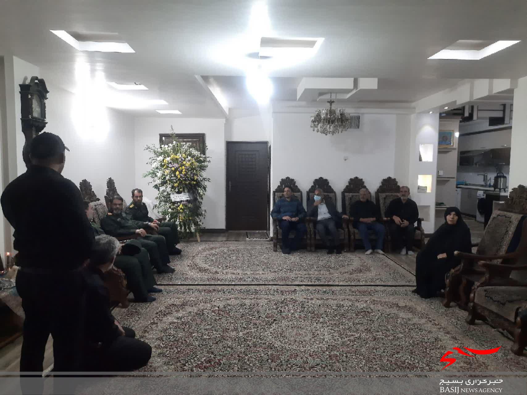 معاون هماهنگ کننده سازمان بسیج مستضعفین با خانواده شهید باسزه دیدار کرد