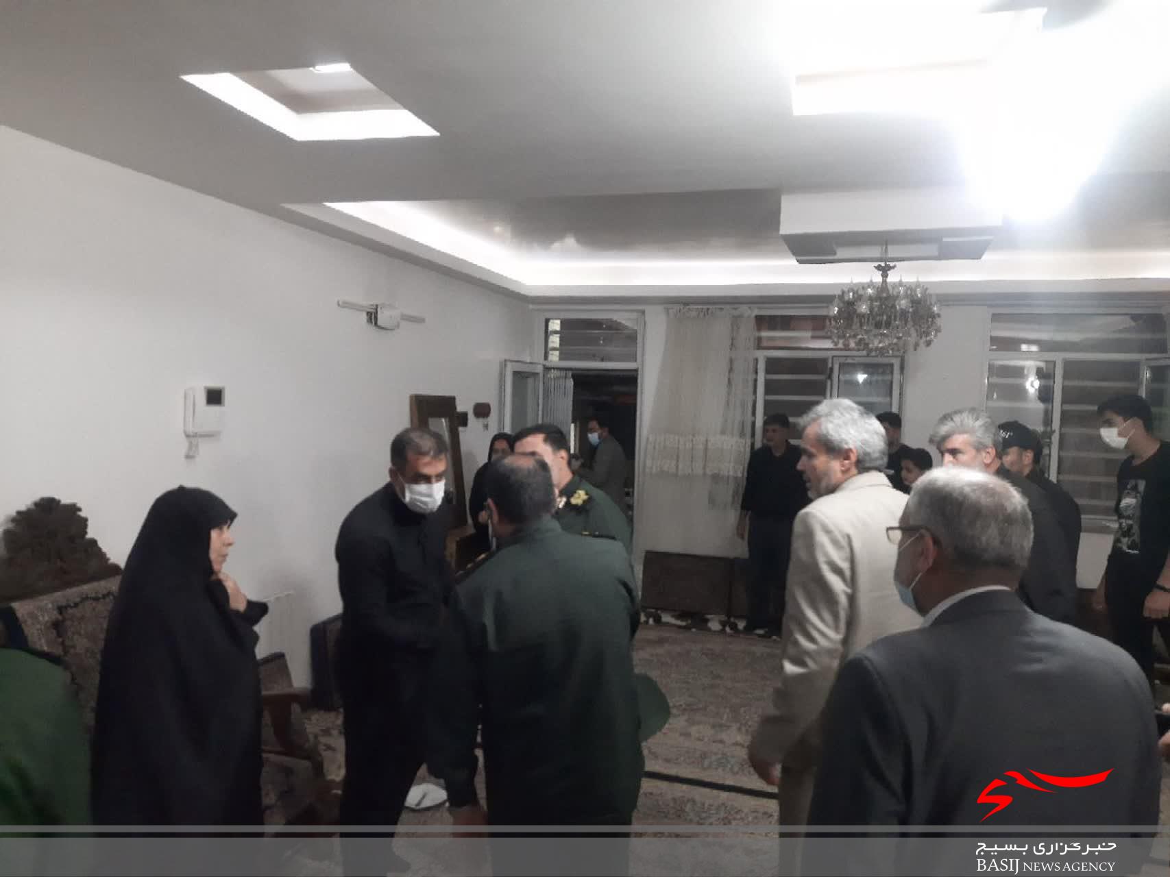 معاون هماهنگ کننده سازمان بسیج مستضعفین با خانواده شهید باسزه دیدار کرد