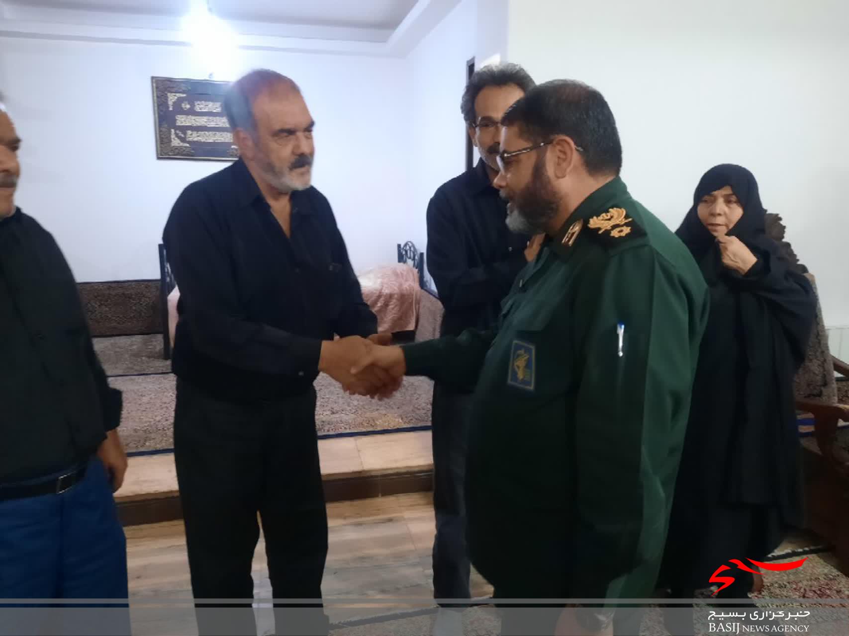 معاون هماهنگ کننده سازمان بسیج مستضعفین با خانواده شهید باسزه دیدار کرد