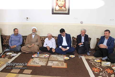 دیدار مسئولین شهرستان دشتستان با خانواده معظم شهیدان به مناسبت هفته دفاع مقدس