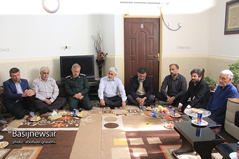 دیدار مسئولین شهرستان دشتستان با خانواده معظم شهیدان به مناسبت هفته دفاع مقدس