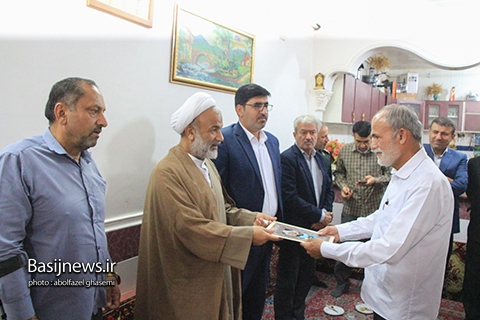 دیدار مسئولین شهرستان دشتستان با خانواده معظم شهیدان به مناسبت هفته دفاع مقدس