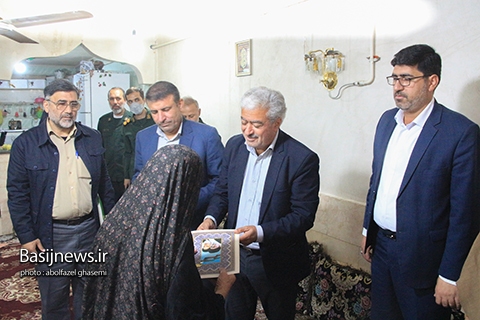 دیدار مسئولین شهرستان دشتستان با خانواده معظم شهیدان به مناسبت هفته دفاع مقدس
