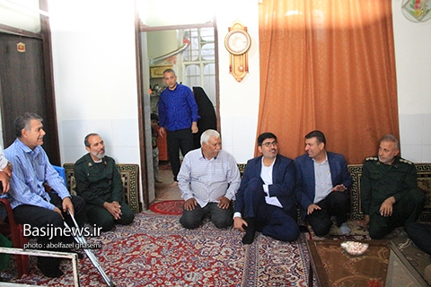 دیدار مسئولین شهرستان دشتستان با خانواده معظم شهیدان به مناسبت هفته دفاع مقدس