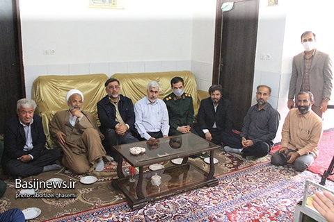 دیدار مسئولین شهرستان دشتستان با خانواده معظم شهیدان به مناسبت هفته دفاع مقدس