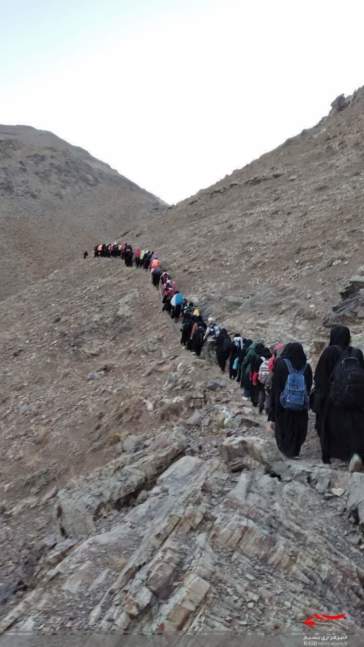 صعود تیم کوهنوردان بسیجی گردان کوثر سپاه فتح استان کهگیلویه وبویراحمد به قله توچال +( تصاویر)