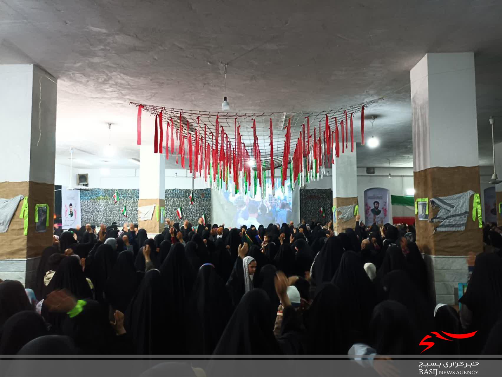برگزاری یادواره «قاسمهای امروزی» با حضور خانواده شهید مدافع امنیت برگزاری یادواره «قاسمهای امروزی» با حضور خانواده شهید مدافع امنیت